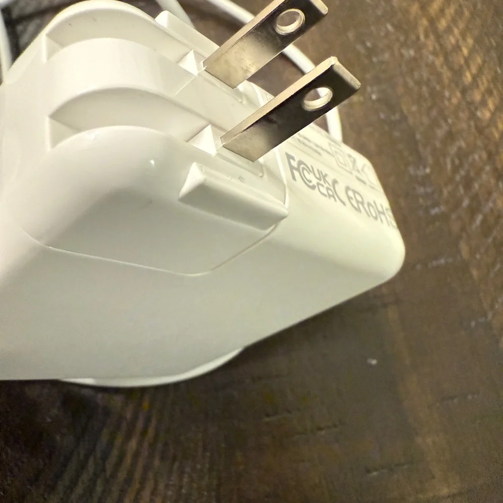 MAC power adapter with cable